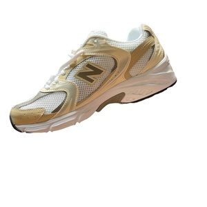 Brand NEW Hard to Find New Balance unisex 530 sneakers